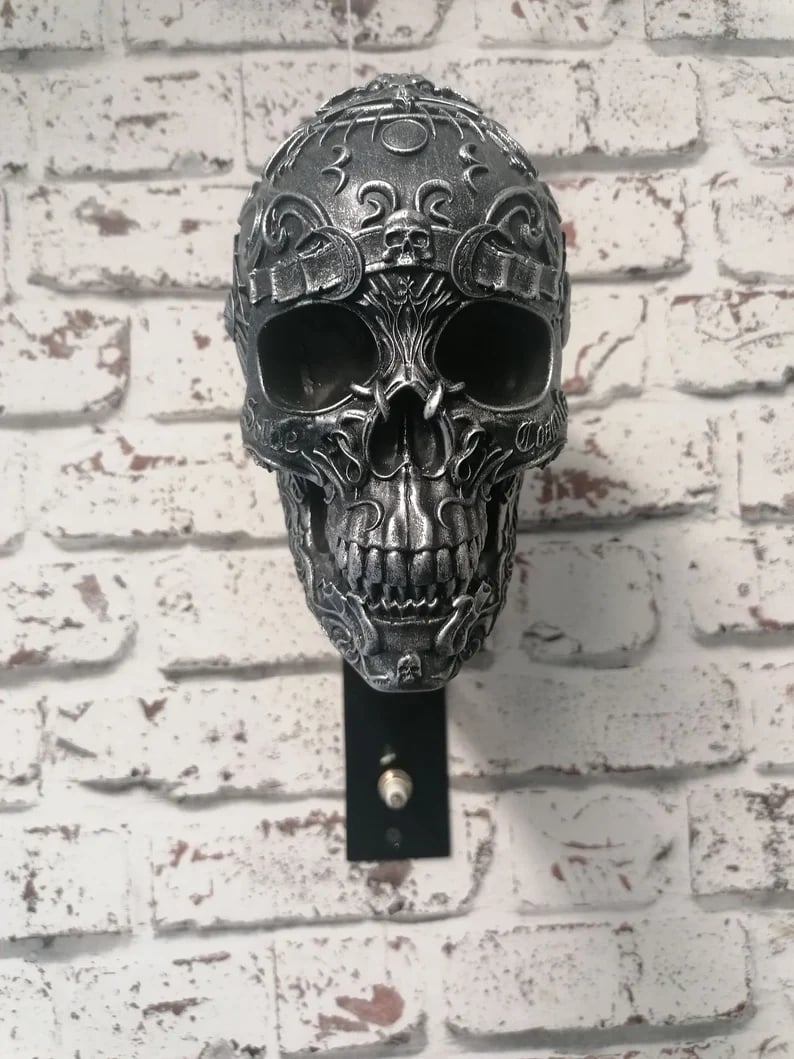 💀LAST DAY 50% OFF - 🏴‍☠️Motorcycle Helmet and Jacket Skull Holder